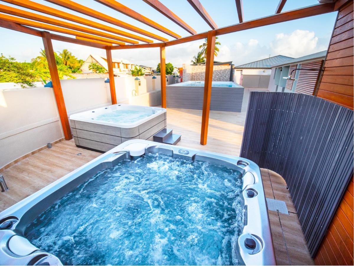 Evasion En Plein Coeur De La Ville Studio Jacuzzis Sauna Et Piscine Au Centre De 路易港 外观 照片