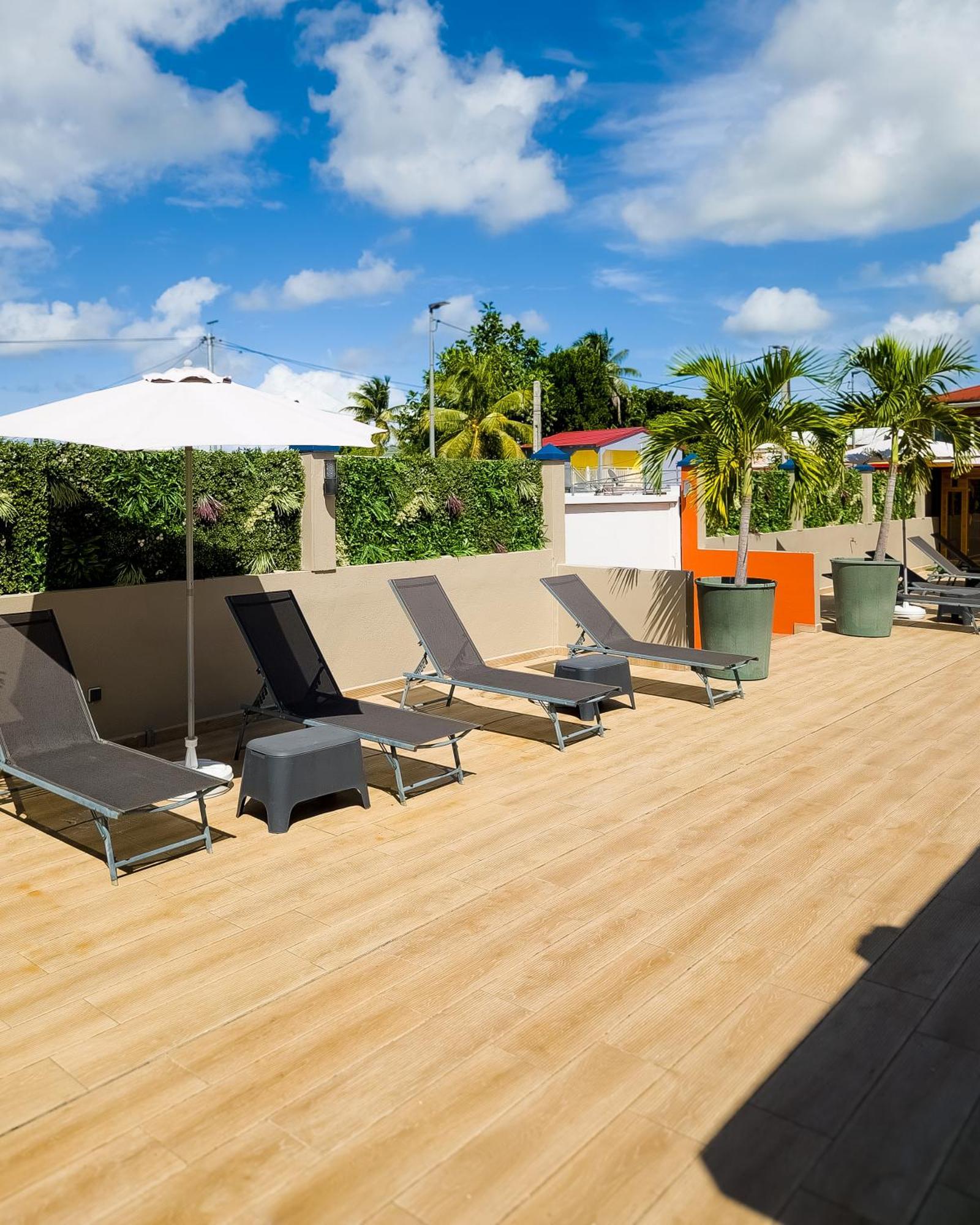 Evasion En Plein Coeur De La Ville Studio Jacuzzis Sauna Et Piscine Au Centre De 路易港 外观 照片